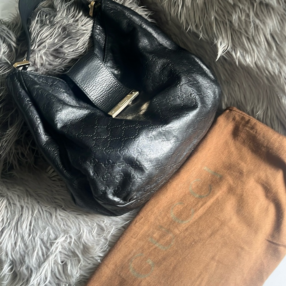 HOBO leather GUCCI hang bag.(black)